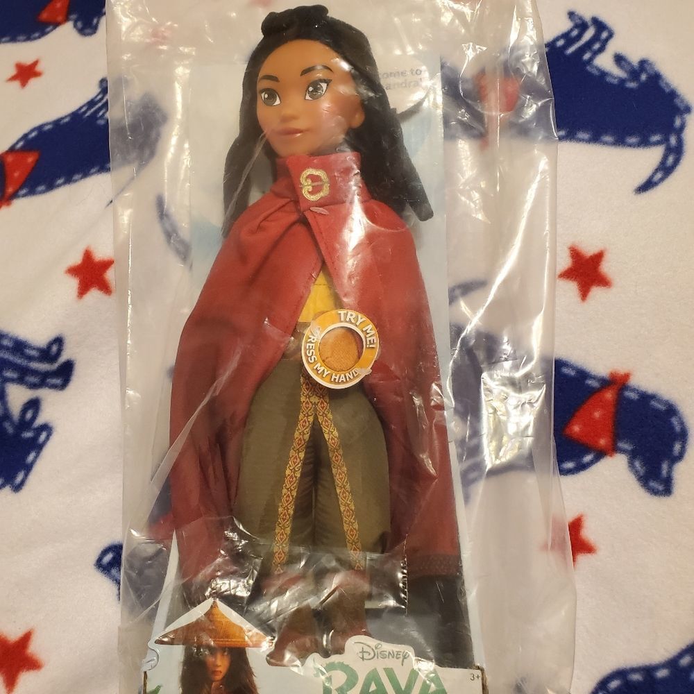 Raya 14-Inch Interactive Plush with Removable Cape **NWT**